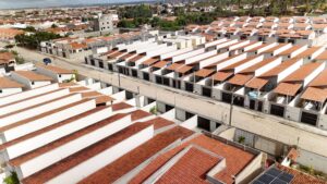Vale a pena morar em Extremoz: vista aérea de rua com casas construídas pela EBN